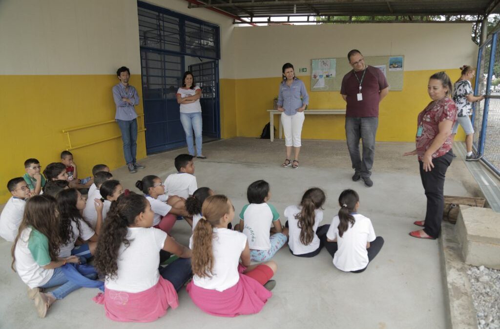Alunos de Paulínia descobrem por que as florestas são tão importantes  para a água e realizam plantio na escola